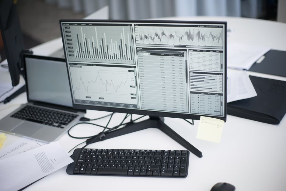 Business credit score dashboard showing PAYDEX and Intelliscore ratings on desktop monitor